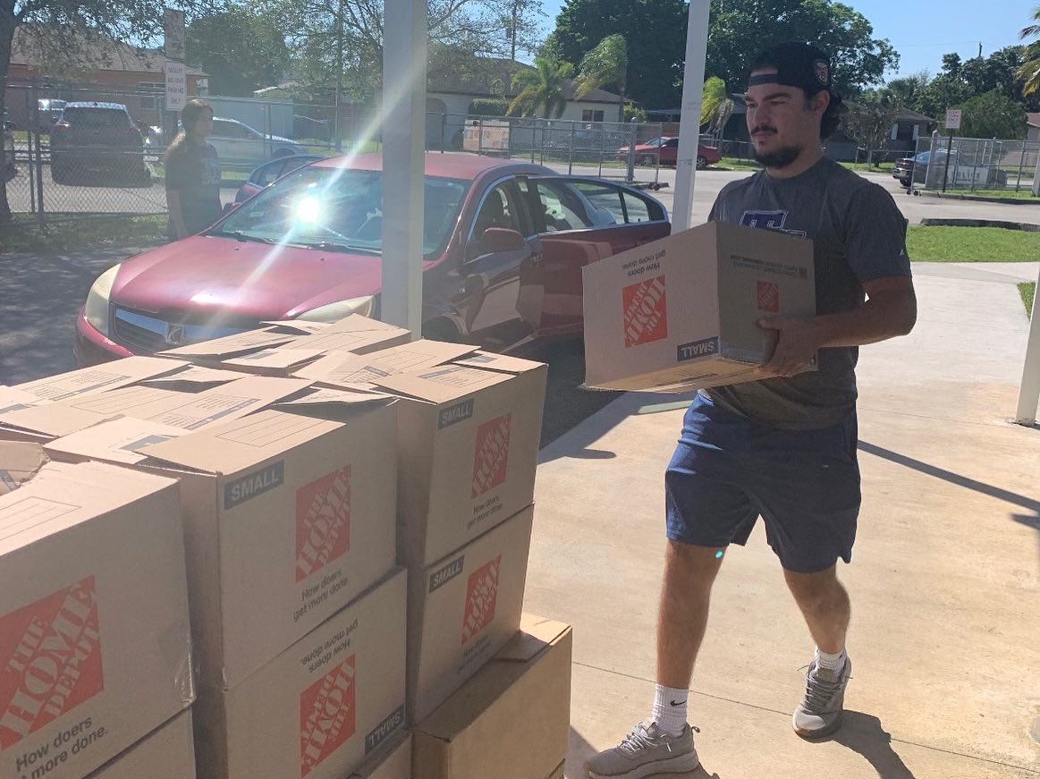 In this season of giving  Patria &amp; @stu_sga collaborated with us to raise food to feed 120 family members from Carol City middle school. 
•
Our Student Athlete, PAT’s, and SGA members helped collect and deliver baskets.Thank you to everyone who helped make this possible!🧡🦃