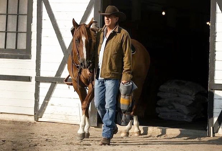 Ole Kevin Costner loves his Grey Girl blanket. ⬛️🟨⬜️ <a href="/Yellowstone/">Yellowstone</a>