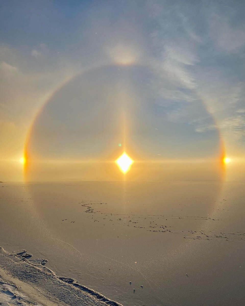 deZabedrosky's tweet photo. Parhelio sobre Sotkamo, Kainuu, #Finlandia. (23.11.2021). #Sun #Halo #Solar #TreSoles #zabedrosky #SnowStorm
By: Tmi Joiguni, Jari Salomäki y Sisu Steluja. https://t.co/Zr8iFJgvJ4