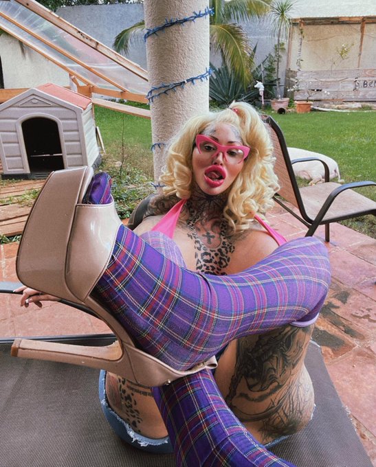 What size u think my feet are 🥸 https://t.co/8M0FlR3zVR