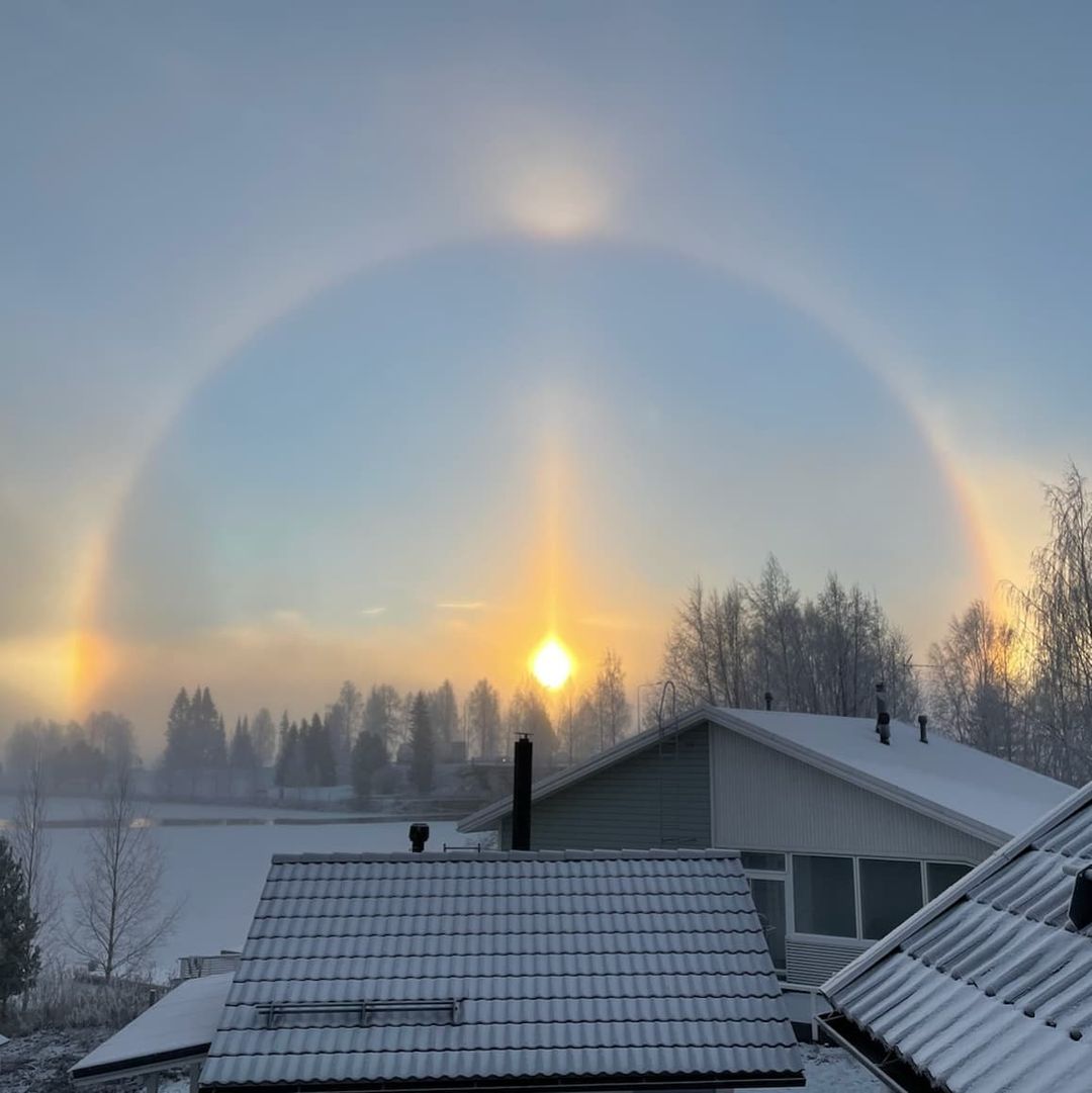 deZabedrosky's tweet photo. Parhelio sobre Sotkamo, Kainuu, #Finlandia. (23.11.2021). #Sun #Halo #Solar #TreSoles #zabedrosky #SnowStorm
By: Tmi Joiguni, Jari Salomäki y Sisu Steluja. https://t.co/Zr8iFJgvJ4
