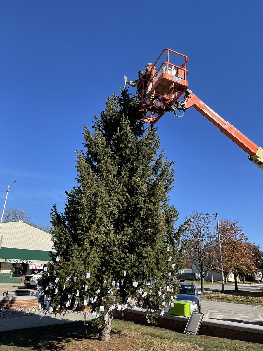 TildenGeiger's tweet photo. Lights going up today in downtown Akron for the tree lighting on Saturday!
#smalltownmagic #hotchocolatebar https://t.co/2IJKs9HhWk