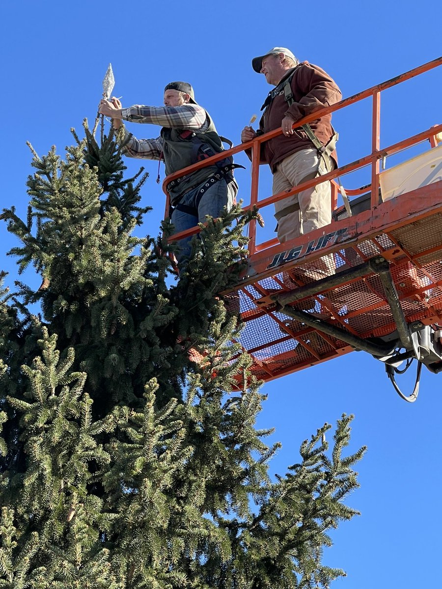 TildenGeiger's tweet photo. Lights going up today in downtown Akron for the tree lighting on Saturday!
#smalltownmagic #hotchocolatebar https://t.co/2IJKs9HhWk