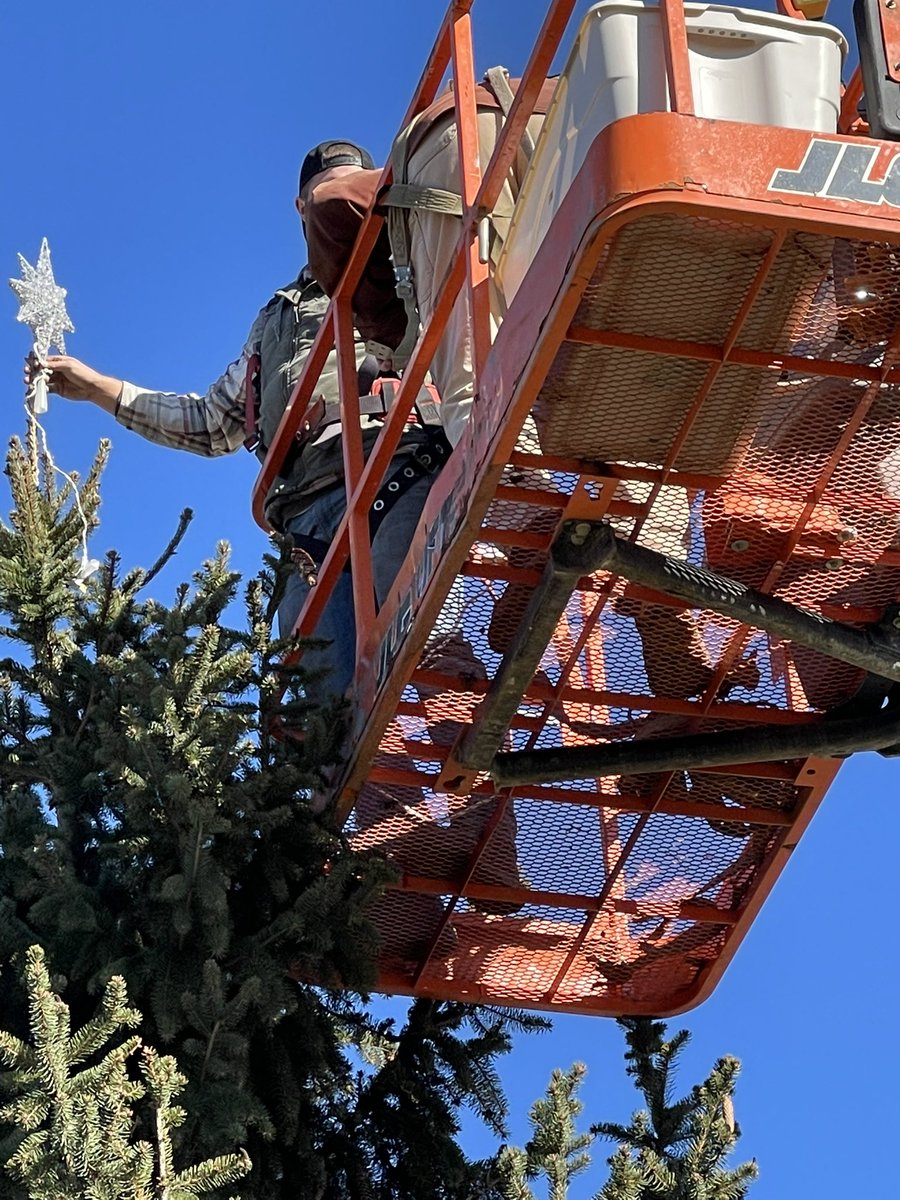 TildenGeiger's tweet photo. Lights going up today in downtown Akron for the tree lighting on Saturday!
#smalltownmagic #hotchocolatebar https://t.co/2IJKs9HhWk