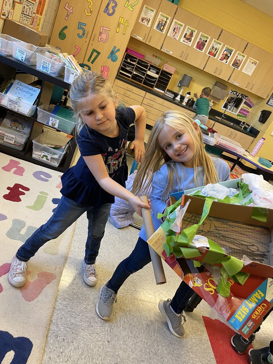 PrincipalWOOdy's tweet photo. @Monarch_ES Day Parade anyone?! Turkey traps, parades, and read alouds Oh My! We had a wonderful Turkey loving day! #Thanksgiving #monarchmentions #monarchmemories https://t.co/FouocZpyVg