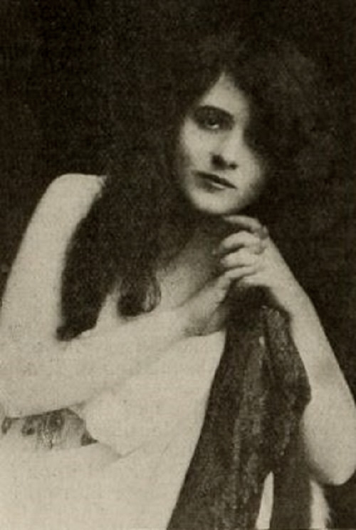 SistoryUntold's tweet photo. Hey sooooo... 2021 has been off to a rough start... but 11 months in and we are finally back up on our feet! 

Check out our first ep of season 2.5 on Edna Goodrich and Evelyn Nesbit! Wherever you find podcasts!

https://t.co/4Yv1cEi58v https://t.co/x6bxzmfHtQ