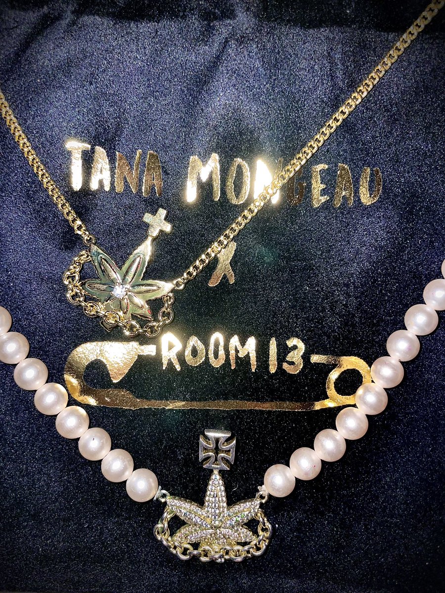 EmberSixx's tweet photo. @tanamongeau OMG TANA IM SO PROUD OF THIS NECKLACE. I love you Tana🤩😍 https://t.co/9rODq0SNUT