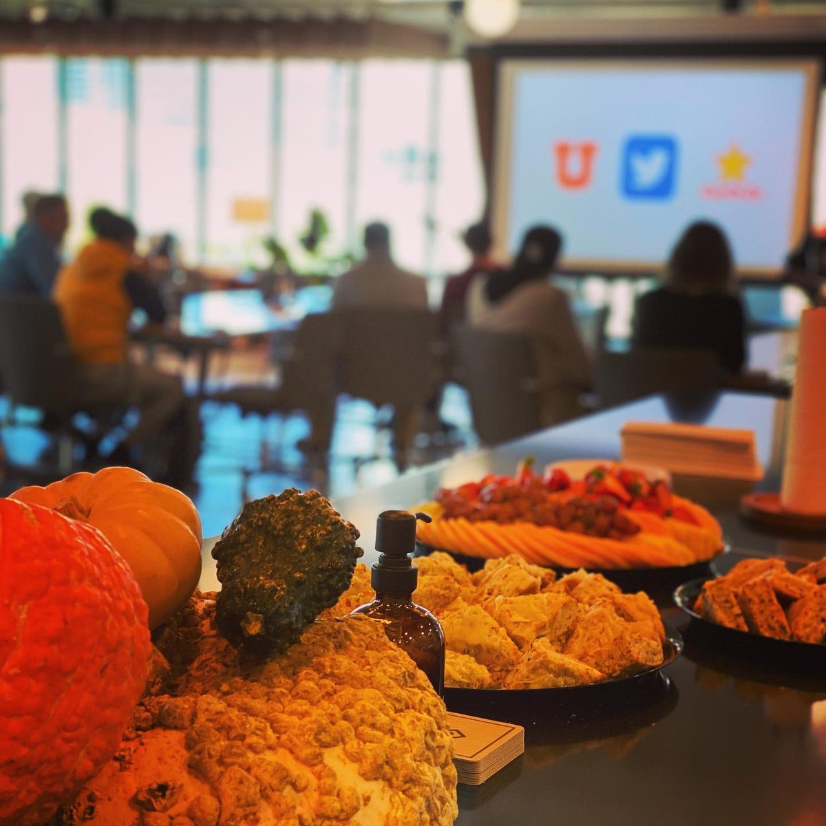 Flashback to this year’s 
<a href="/product_hive/">Product Hive</a> + Design Week 
event at <a href="/shopworkspace/">The Shop Workspace</a> / 
<a href="/vschool_/">V School</a> 
w <a href="/Domotalk/">Domo</a> ‘s
<a href="/JordynGleason/">Jordyn Gleason</a> 🌷🚀

#learndesign #ux 

vschool.io