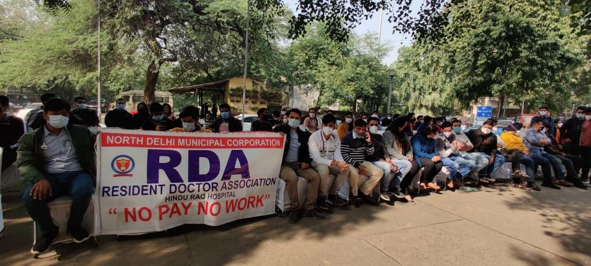 MedicosUnited's tweet photo. Resident Doctors from Hindu Rao Hospital , Delhi are protesting for their  pending salary &amp; allowances. Concerned Authorities (#MCD) are requested to resolve this ASAP. 
#NoPayNoWork https://t.co/xFgyc5euZd