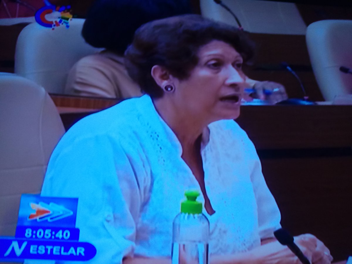 FundichelyRosa's tweet photo. Propuestas como la pedagogía social y el ejercicio de la participación para atender las comunidades son ideas que se presentan a @DiazCanelB para el perfeccionamiento en  la formación de maestros  #VamosPorMás #CubaViveYRenace #CUBAEDUCA @elsa_ena @Gob_StgoDeCuba https://t.co/JP4LxP10YW