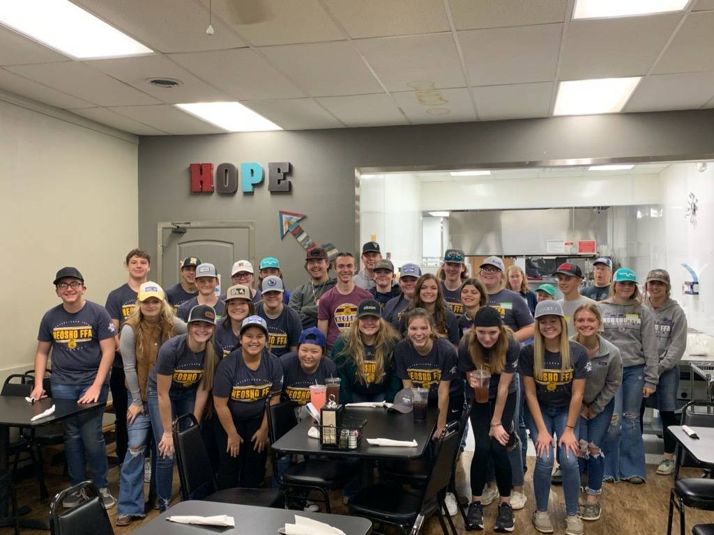 A great group of FFA members and parent volunteers served this evening at Hope Kitchen. Serving at Hope Kitchen is one of our most favorite activities we do each year!

#livingtoserve #communityservice #buildingcommunities