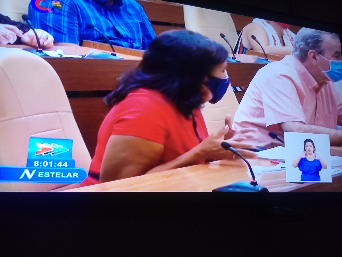 FundichelyRosa's tweet photo. Propuestas como la pedagogía social y el ejercicio de la participación para atender las comunidades son ideas que se presentan a @DiazCanelB para el perfeccionamiento en  la formación de maestros  #VamosPorMás #CubaViveYRenace #CUBAEDUCA @elsa_ena @Gob_StgoDeCuba https://t.co/JP4LxP10YW