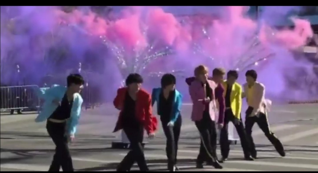 Mahii_V95's tweet photo. BTS on the streets tonight πππ
#Dynamiteperformance @LateLateShow @BTS_twt @bts_bighit #jhope #V #Rm #Jungkook #jimin #Suga #jin https://t.co/RHbcuiKqiG