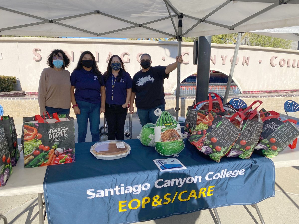 SantiagoCanyon's tweet photo. In the spirit of Thanksgiving, free lunches and meals for students at SCC. What happens here matters! Enjoy the holiday everyone. #SCChawks #communitycolleges https://t.co/T30jhKNey2