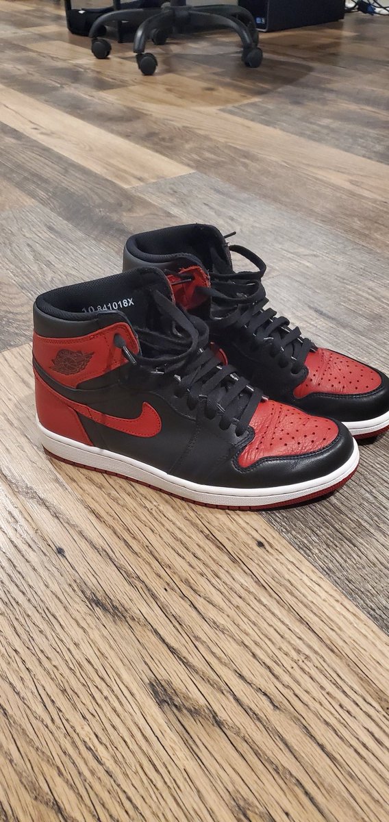Chanserd12's tweet photo. @RetailTuesday Size 10 bred great condition $650 shipped and invoice. Please Rt thanks in advance #RetailTuesday https://t.co/hRodA4qmuq
