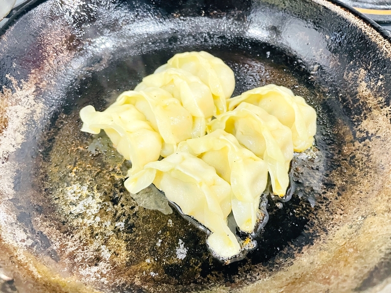 تويتر ぐるなび みんなのごはん على تويتر 福しん といえば しびれあんかけチャーハンもニラそばも最高ですが やはり30個600円の自販機冷凍餃子がいいんですよー 手にとった瞬間 もうあなたは 美味しい 餃子の焼き方 がわかってしまうんです ぎょうざ定期券 تويتر ぐるなび みんなのごはん على تويتر 福しん といえば しびれあんかけチャーハンもニラそばも最高ですが やはり30個600円の自販機冷凍餃子がいいんですよー 手にとった瞬間 もうあなたは 美味しい 餃子の焼き方 がわかってしまうんです ぎょうざ定期券