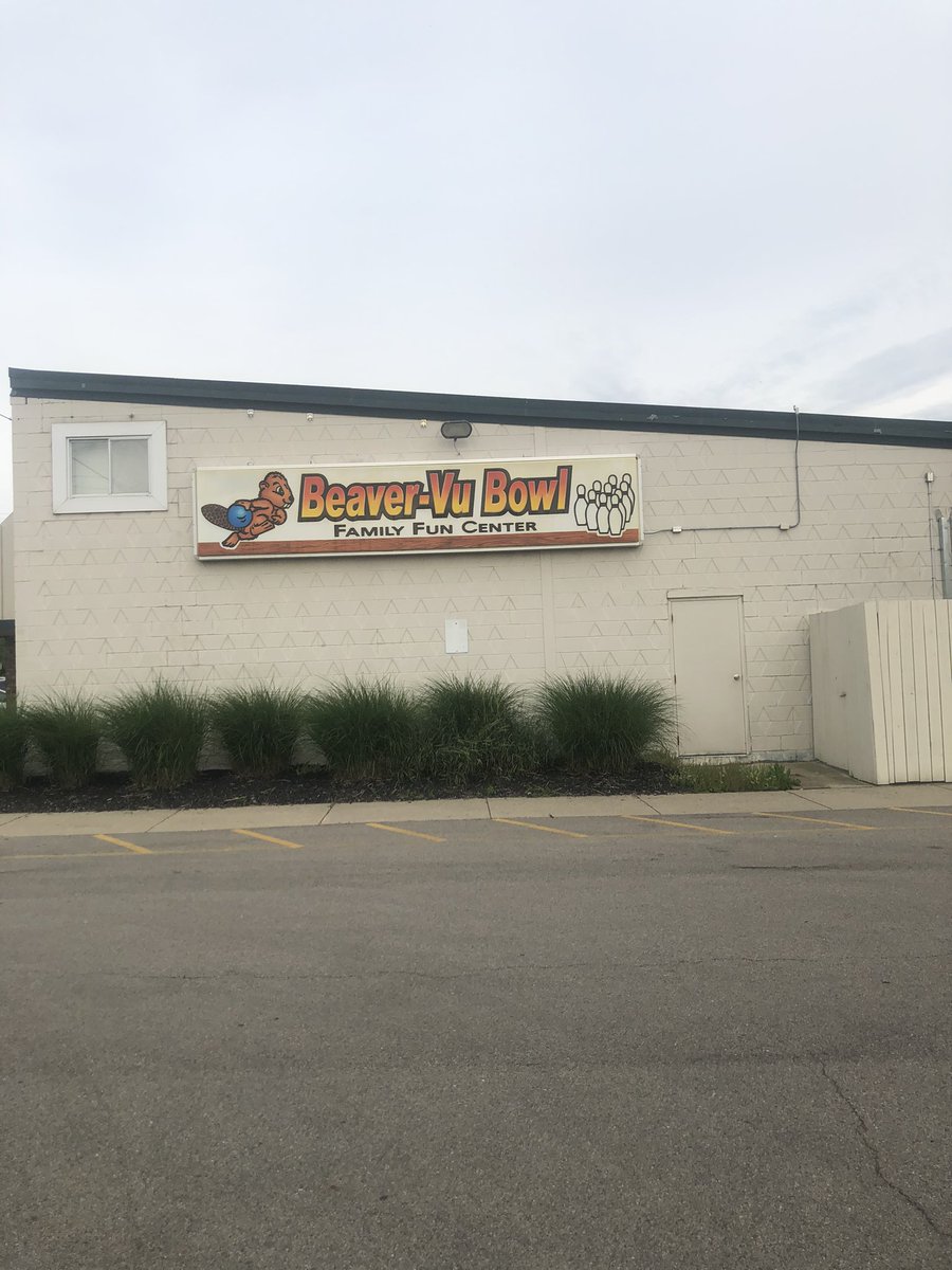 connorroadtrips's tweet photo. Beaver Vu Bowl in Beavercreek Ohio. A typical bowling alley and this has 64 lanes. #usa #ohio #beavercreekohio #greenecountyohio #beavercreektownshipgreenecountyohio #roadtripswithconnor #beavervubowl #bowlingalley #bowling #bowlingball #bowlingpin #strike #spare #igohioraised https://t.co/UcZjwGMsD0