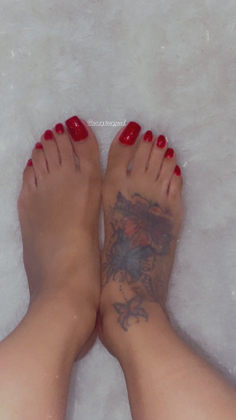 Sexytoegurl on X: White toes always win  / X