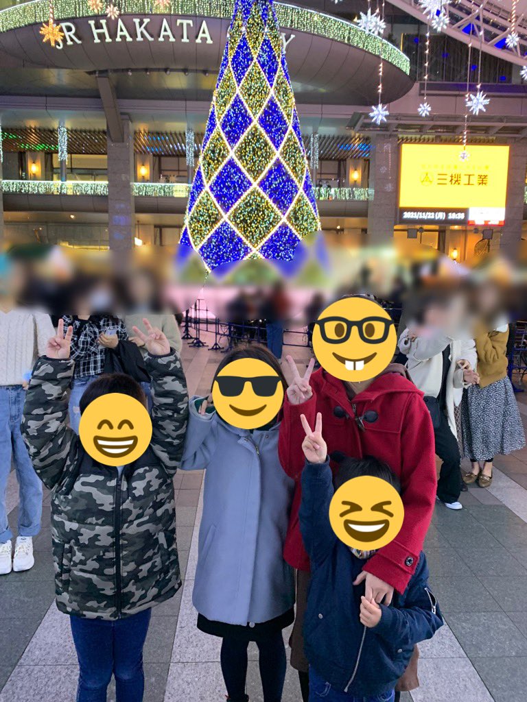 kc_fash527's tweet photo. 月曜の夜は博多のクリスマスマーケットに行ってきた😍
初めてやったき、なんか楽しかった😆✌️
写真撮るの下手くそすぎて、子どもからも言われるし、まぁそれもひとつの思い出ですかね笑
寒かったけど、来年も行きたいなー😍✨ https://t.co/jai7JsCOiP