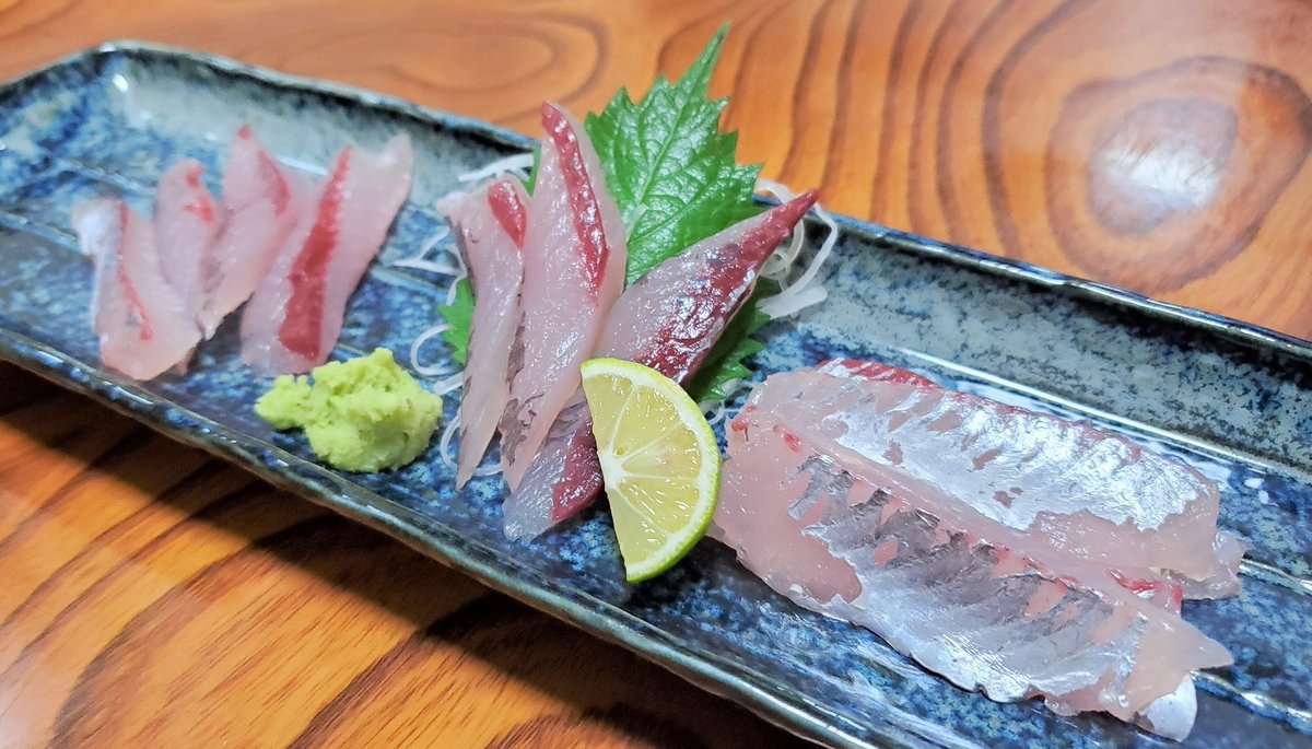 室戸市内の飲食店で食べたトビウオの刺身です。

鮮度の良いトビウオが手に入る地方ならではのグルメではないでしょうか。

是非食べて「飛ぶぞ！」と叫んでください。（←長州力か）