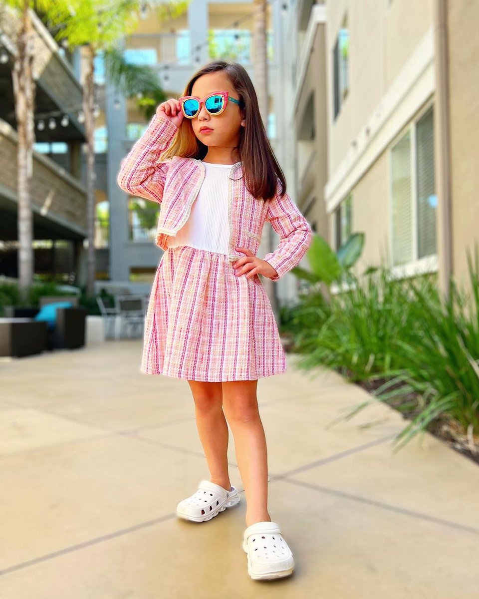 💝💫 Evan is giving everything he is supposed to give &amp; MORE in our Princess Peach Pink Glitter shades. Need fashion advice? Evan and @themcleod family are the ones to call. 💅  👑

#PrincessPeach #McLeodFamily #KidsFashion  #ElleWoods #ArkaidEyewear #arkaid