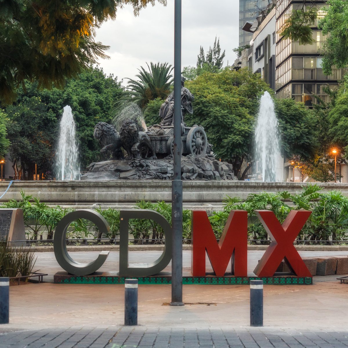 promocionCDMX's tweet photo. Sabias que la fuente de la Cibeles en la Ciudad de México es una réplica exacta de la fuente de Cibeles que se encuentra ubicada en la plaza de Cibeles de Madrid, España. 📖
Visita CDMX ❤️
#PromocionCDMX https://t.co/NhyBncJdmm