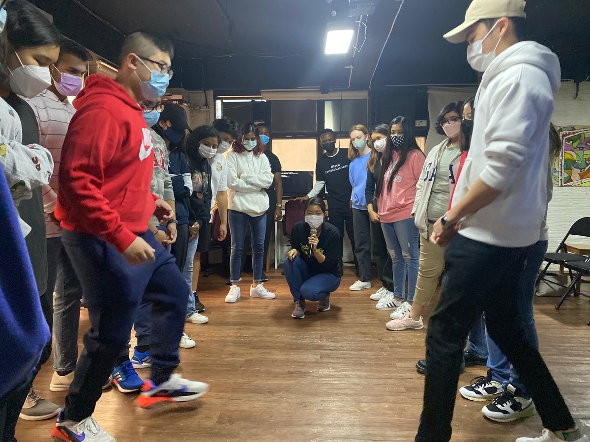 KimberlyW08's tweet photo. The students got to cultivate their creative sides at the Africa Center HK with an African schoolyard game, a Ndebele house painting art project, and an Afro hair workshop! @OELPAIS @wing_mwing @aishongkong #FG2L2021 #OELP #UNSDs #Beyondtheredbricks #AfricacenterHK https://t.co/ZiZmL6HtAg