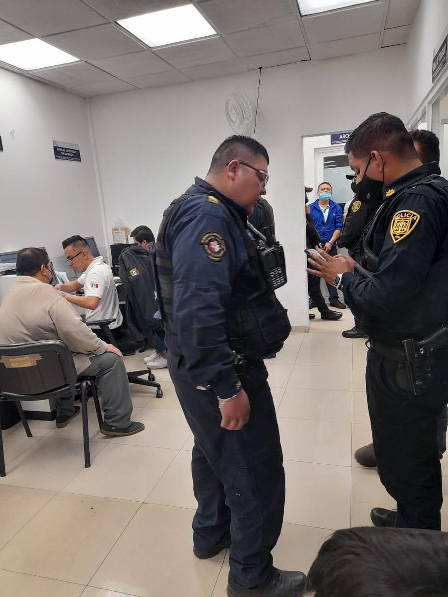 LaRealidadenMx1's tweet photo. Pese a golpiza y tortura que le propinaron policías de @UCS_GCDMX  @SSC_CDMX a Martín Martinez Lugo, este sigue  detenido en #GAM4 x supuesto ROBO sin indicios
Familiares piden intervenga @ErnestinaGodoy_ @FiscaliaCDMX @c4jimenez https://t.co/hjN1syL5uG