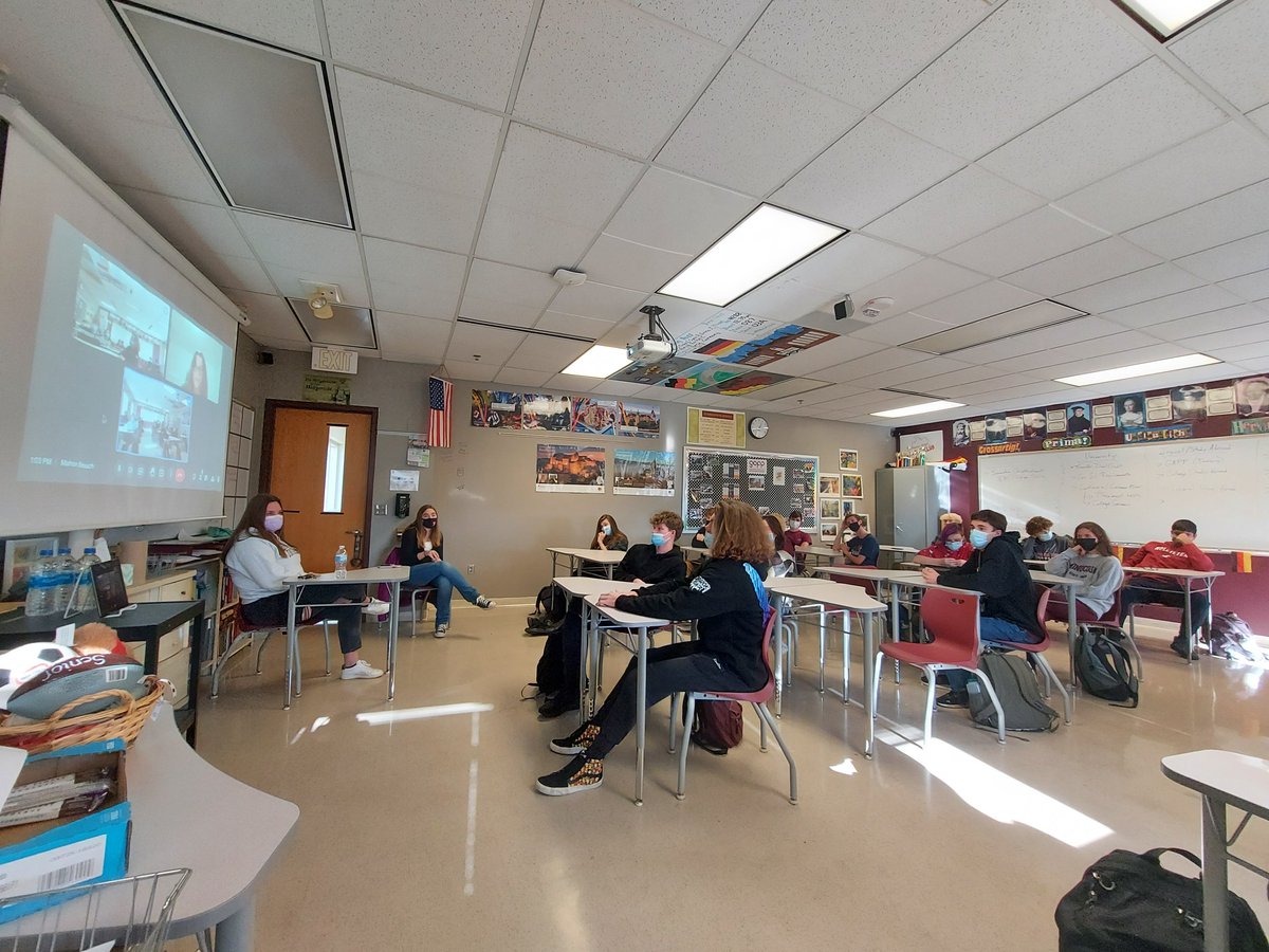 HerrProfHiggins's tweet image. So very thankful for visits by Alumni back home and abroad the day before Thanksgiving break.  We also spoke with students from our Partnerschule in Karlaruhe in German 1.  🦃 🐺  🇩🇪 @GAPP_Exchanges @aatgonline @PrairieRidgeHS @SKochPR #prexperience