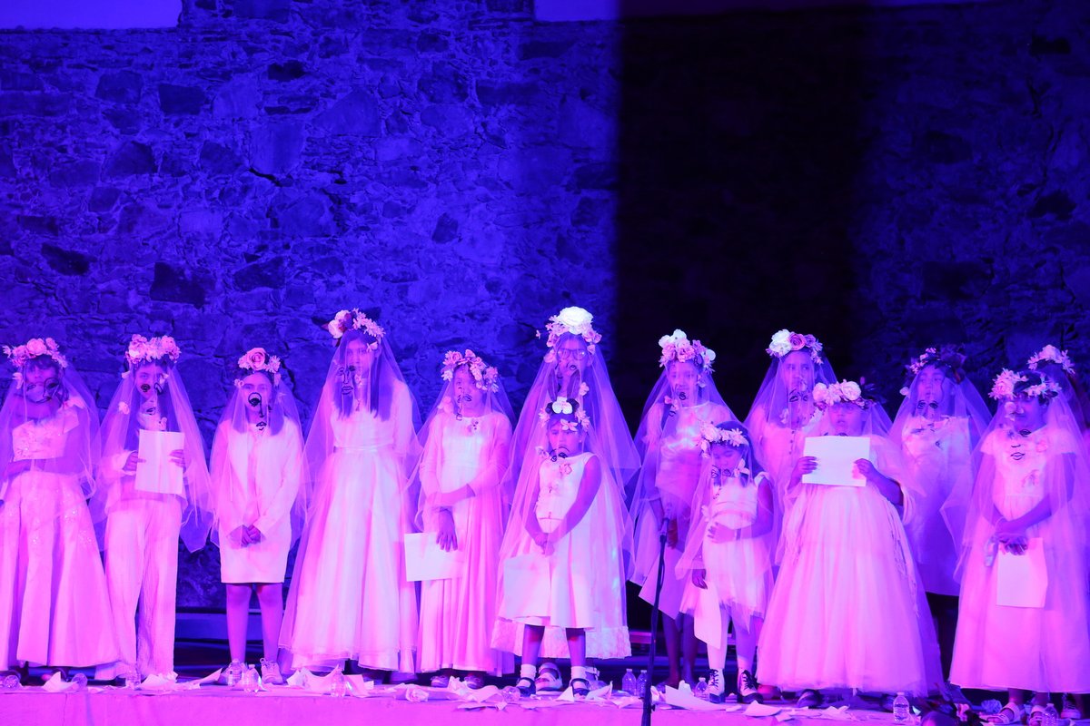 jluismeza's tweet photo. La candidez y la experimentación hacieron una insólita mancuerna hoy en el inicio de @fiacmx con "In Fari", pieza escrita por Emilio Hinojosa y Jorge Solís para electrónica y ensamble coral infantil. https://t.co/hM4GI4ABZE