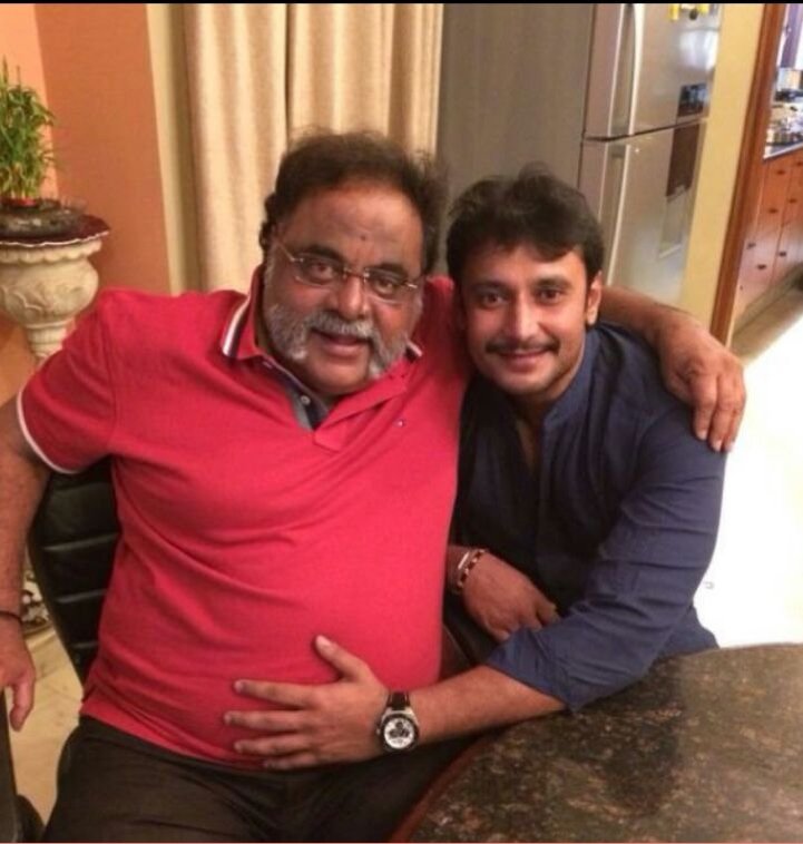 ಅಪ್ಪಾಜಿಯವರ ಆ ಕಾಳಜಿಯುಳ್ಳ ಹೃದಯ ಮತ್ತು ಆಕರ್ಷಕ ನಗುವನ್ನು ನಾವು ಯಾವಾಗಲೂ ನೆನಪಿಸಿಕೊಳ್ಳುತ್ತೇವೆ. ವಿಶೇಷ ಮಾರ್ಗದರ್ಶಕರಾಗಿ, ಅವರು ಯಾವಾಗಲೂ ಒಳ್ಳೆಯ ಮತ್ತು ಕೆಟ್ಟ ಸಮಯದಲ್ಲಿ ಇದ್ದರು. ಈ ಪುಣ್ಯತಿಥಿಯಂದು ನಾವೆಲ್ಲರೂ ಅವರನ್ನು ತುಂಬಾ ಮಿಸ್ ಮಾಡಿಕೊಳ್ಳುತ್ತೇವೆ. ಅಪ್ಪಾಜಿ ಅವರ ಆತ್ಮಕ್ಕೆ ಚಿರಶಾಂತಿ ಸಿಗಲಿ. <a href="/sumalathaA/">Sumalatha Ambareesh 🇮🇳 ಸುಮಲತಾ ಅಂಬರೀಶ್</a>