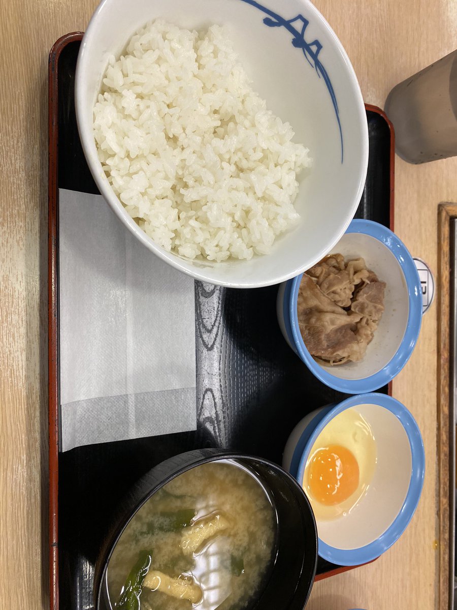 松屋の朝食定食シンプルなのが1番いい！お新香とかいらないからこれがいい笑 290円！やすい！