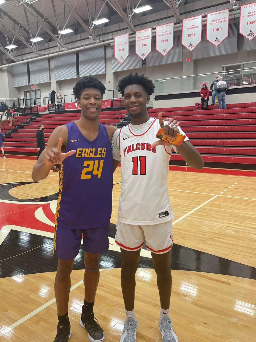 GroveHoops's tweet photo. UW-RF and @Tayyhoops2 with the 92-88 win over @henryfahnb's Eagles #CrimsonAlumniMatchup Photo cred: @aburi20 https://t.co/xyWFCMXqYW