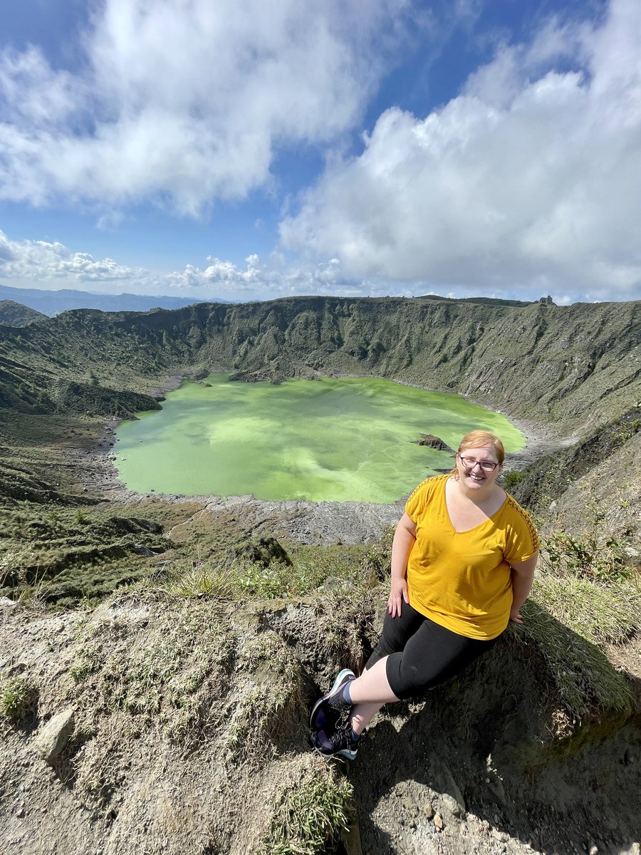 JunglaXP's tweet photo. Hoy logramos hacer cumbre en el #VolcanChichonal con Nikolet que nos visitó desde #Hungria 🇭🇺 
#JunglaExperience #TurismoDeAventura #Senderismo #Chiapas #VisitMexico #VisitChiapas https://t.co/mC22DVnP51
