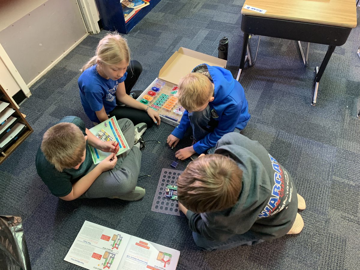 NLonowski's tweet photo. The kids used what they learned about electricity to build @SnapCircuits today! #bhleads https://t.co/oVljx50xds