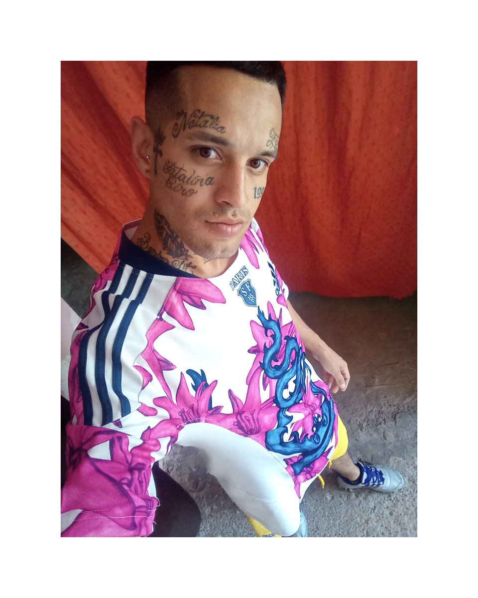 Memoo_723's tweet photo. 🌺🌹⚡⚡⚡🌹🌺

#parisrugby https://t.co/AaVzmr6UiU