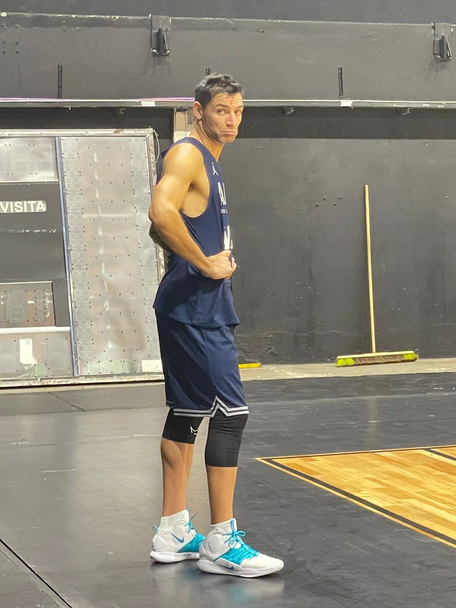 JoseMontesano's tweet photo. Volvió @cabezadelfino a la Selección para jugar las eliminatorias ante Paraguay.
11Hs en @Sportia,  entrevistamos al único medallista dorado de Atenas en actividad.
Te esperamos!!!
Siempre es un gran placer entrevistarte Cabe querido. https://t.co/Y4AQKYD3vj