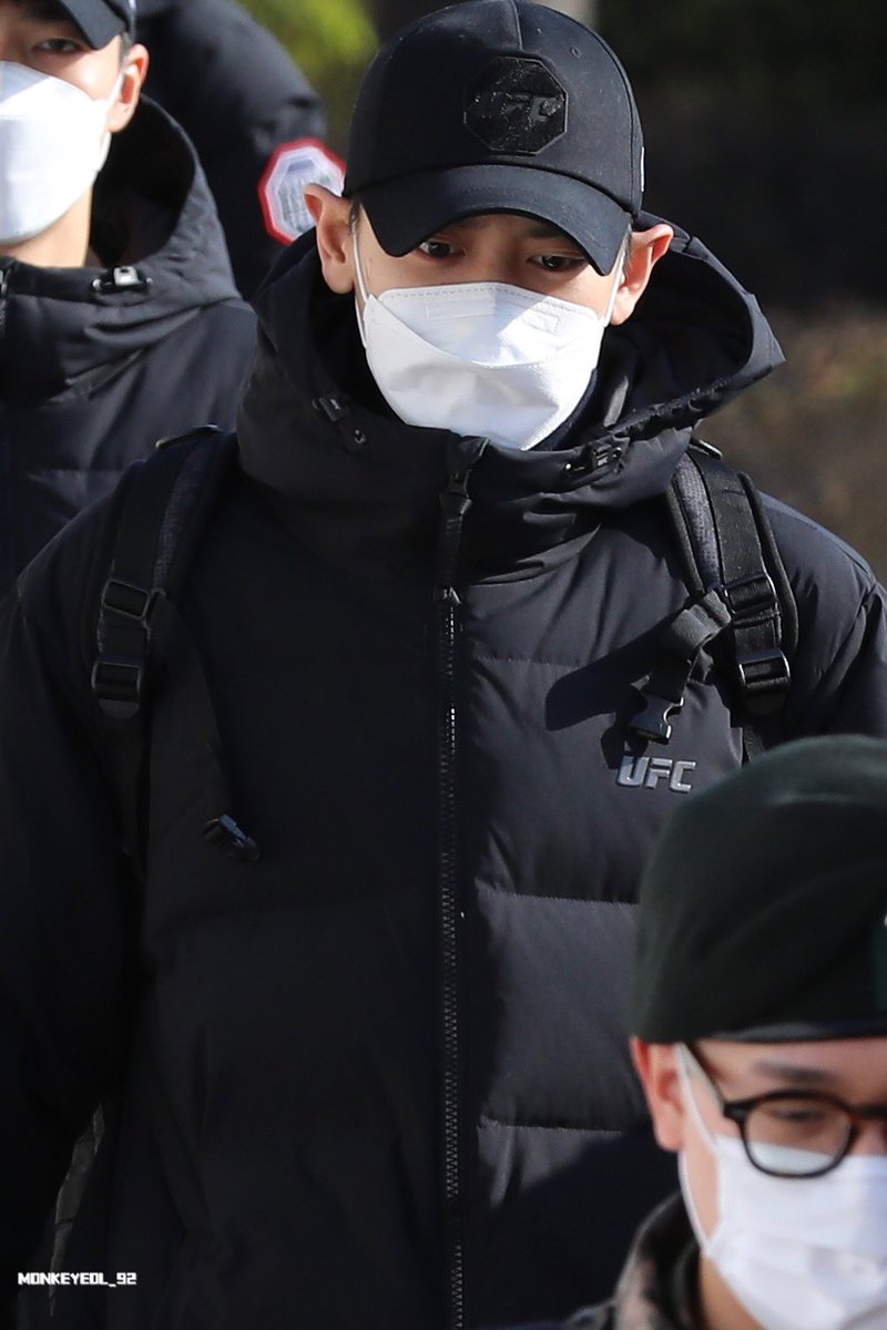 MONKEYEOL_92's tweet photo. 211124  찬열 뮤지컬 출근길🌞

💗💗💗

#찬열아_넌_우리의_메이사야  
#CHANYEOL #찬열 
#EXO #엑소 @weareoneEXO https://t.co/KKoYaZ350s