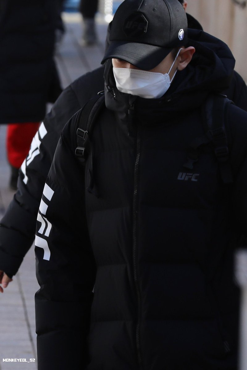 MONKEYEOL_92's tweet photo. 211124  찬열 뮤지컬 출근길🌞

💗💗💗

#찬열아_넌_우리의_메이사야  
#CHANYEOL #찬열 
#EXO #엑소 @weareoneEXO https://t.co/KKoYaZ350s
