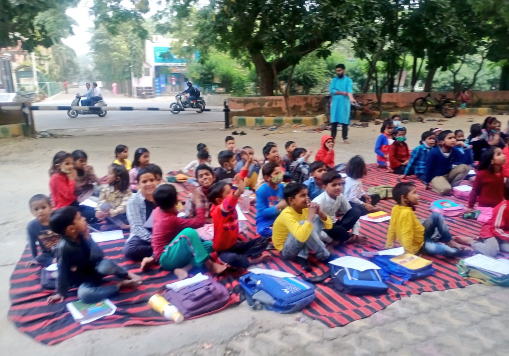 AaravSeth_'s tweet photo. #HelpingHands #Drive8

Those who help others, help themselves. @_WeRiseTogether  team distributed books, white board &amp; clothes to 57 deprived children.
Their priceless smiles motivated us to continue doing more for the society.

@AminaJMohammed @MinistryWCD @KaoHua3 @arora4people https://t.co/FCrRpDLION