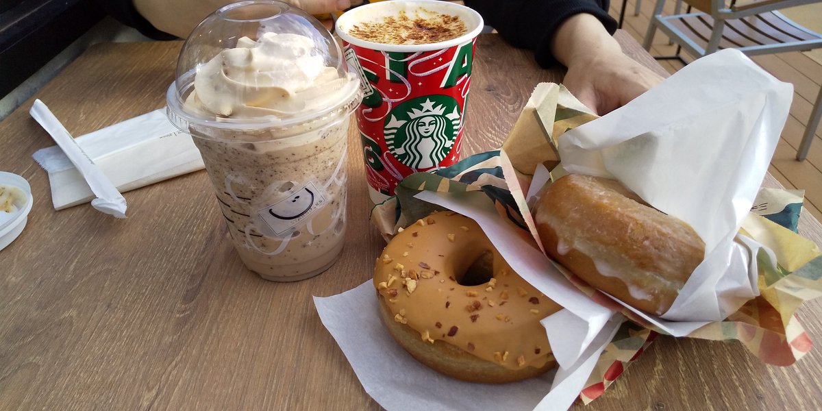 RZRBDPfe5inSutq's tweet photo. HANABIYORIのスタバで、コーヒータイム！！

スタバのドーナツを初めて食べた！
美味😃

#HANABIYORI
#スタバ https://t.co/pflYWDqo1p