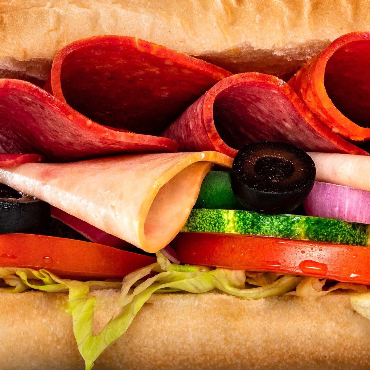 ID_Subway's tweet photo. Kasih tau MinWay kreasi Italian B.M.T® kalian dong! Sayuran dan saus apa yang cocok sama selera kamu 🤤 

#SubwayIndonesia #SurpriseYourself #ItalianBMT https://t.co/hL0tLjg80u