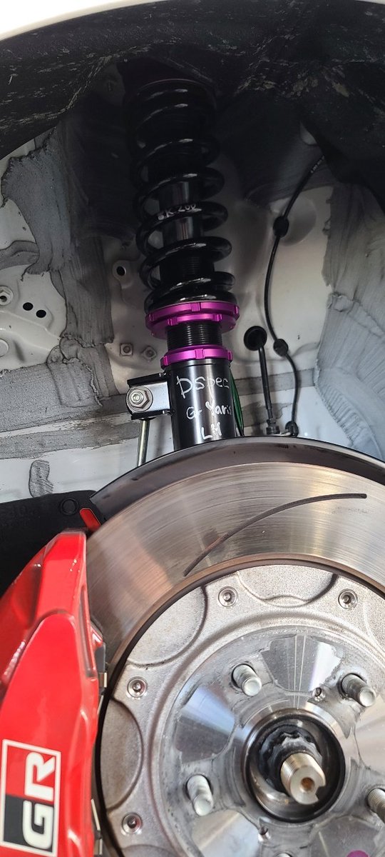 JaesunYoo's tweet photo. 俺が作った車高調をフィッティングした。サーキットでは結構良くなったが、次のバージョンはスタンス用でね。ロケットバーニーに合わせる。
#GXPA16 #TOYOTA #GR_YARISU #D_SPEC #projectKIN #coilover #ヤリス #車高調 https://t.co/fc44GlfNkV