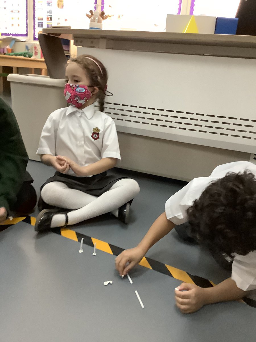 RGSGQ_Yearone's tweet photo. We have been looking at 3D shapes in maths. In Giraffe class we have been building our own 3D shapes. We had lots of fun. https://t.co/HbDuRySzsD