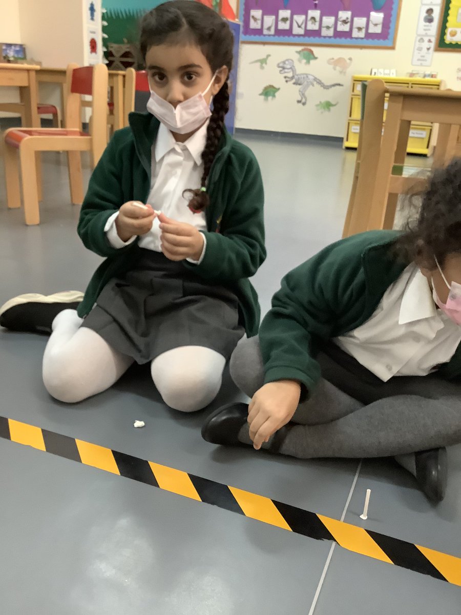 RGSGQ_Yearone's tweet photo. We have been looking at 3D shapes in maths. In Giraffe class we have been building our own 3D shapes. We had lots of fun. https://t.co/HbDuRySzsD
