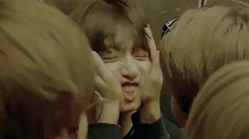 dreamjeons's tweet photo. i believe that cupping jungkook's face has healing properties https://t.co/WJG4PGM6CB