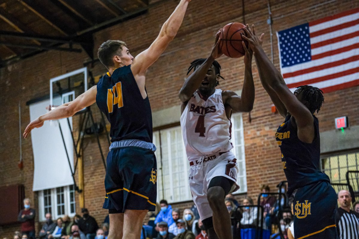 BatesSports's tweet photo. Men's basketball never trails in 92-74 win over the University of Southern Maine!

Recap and photos: https://t.co/E1dAHEpa5z

#mesports #d3hoops #gobates @Sports_SJ https://t.co/phTCtCkNLp