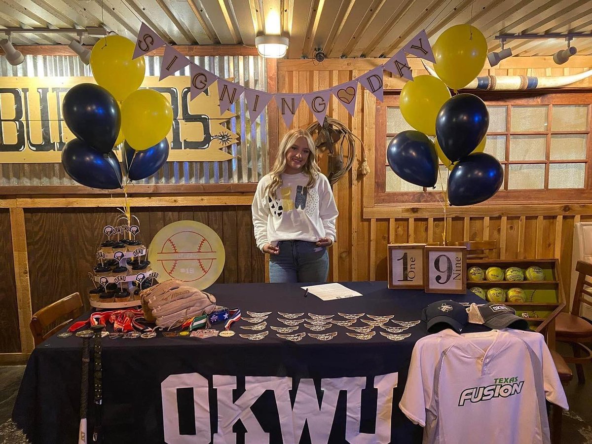 molzm512's tweet photo. Signed to OKWU today!!! @OKWUeagles_SB @TXFusion18A https://t.co/NPhV4ozh0B