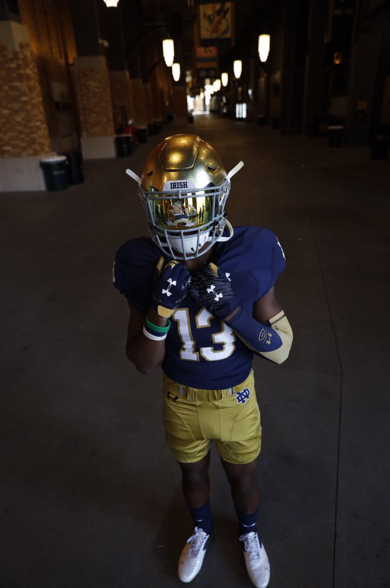 GabbiiSIMONE's tweet photo. I’m reactivating my Twitter just to post this. @Jenks_13 at @NDFootball @NotreDame I’m SO proud of this young man!!! 🙌🏽♥️ https://t.co/s26zac68kt