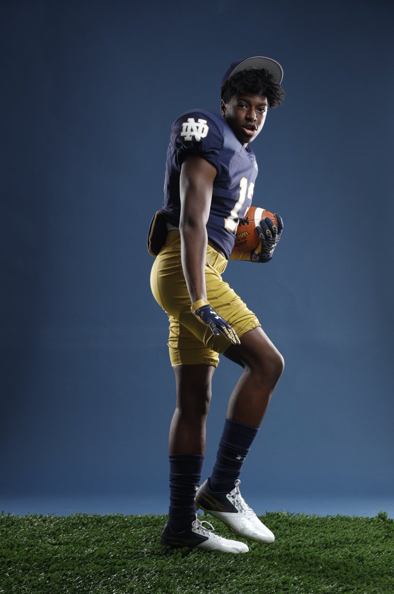 GabbiiSIMONE's tweet photo. I’m reactivating my Twitter just to post this. @Jenks_13 at @NDFootball @NotreDame I’m SO proud of this young man!!! 🙌🏽♥️ https://t.co/s26zac68kt
